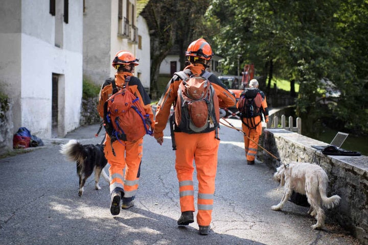 Die Suche nach den Vermissten im Bergsturzgebiet in der Schweiz wurde vorübergehend eingestellt.
