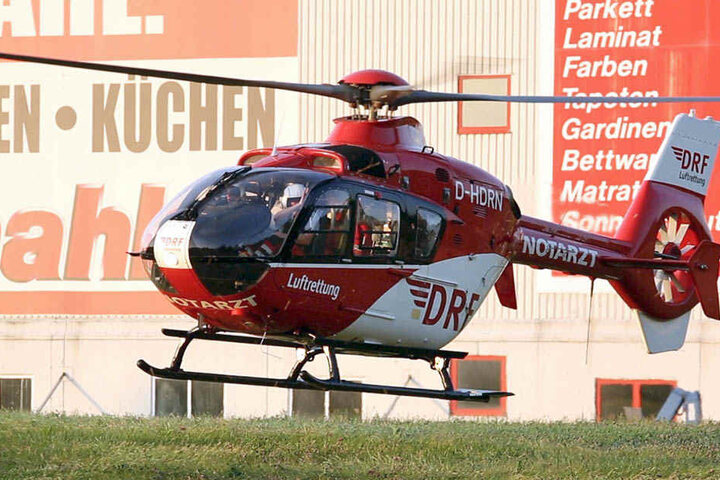 Der schwer verletzte Biker kam mit dem Rettungshubschrauber "Christopher 38" in ein Klinikum.