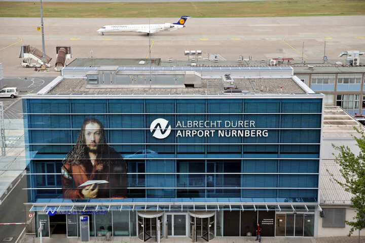 Erstmal startet ein Abschiebeflug vom Albrecht Dürer Airport Nürnberg, zuvor starteten diese Flüge von München aus. (Archivbild)