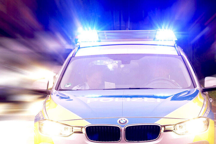 Die Polizei sucht Zeugen, die Hinweise zum Unfallgeschehen geben können. (Symbolbild)