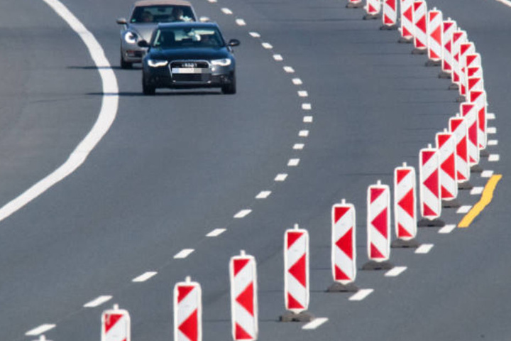 Ganze 76 Warnbaken konnten die Diebe unbemerkt entwenden. (Symbolbild)