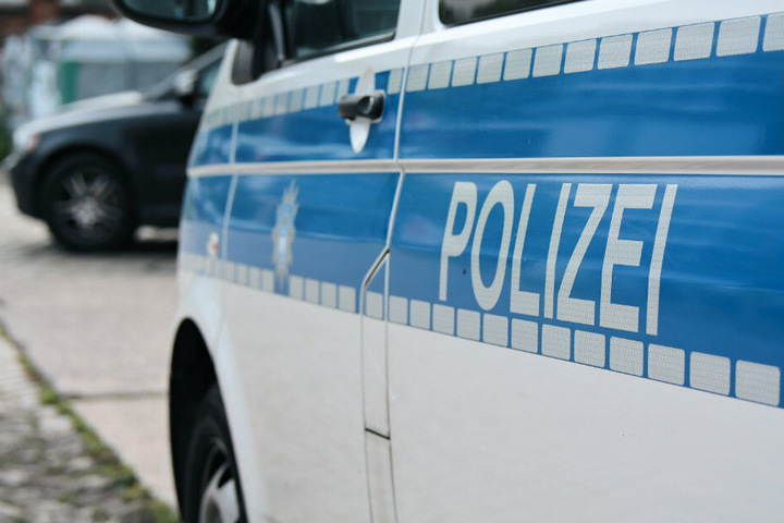Laut der Autobahnpolizei Köln, kann sich die Sperrung noch bis in den späten Vormittag ziehen. (Symbolbild)