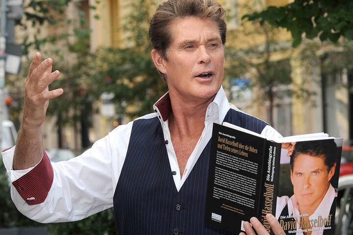 Gerne in der Hauptstadt: David Hasselhoff kann eigentlich fast alles. Hier posiert er in Berlin vor einer Pressekonferenz, in welcher er seine damaligen Tourpläne vorstellte, im Jahr 2010.