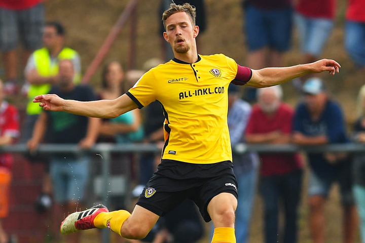 Jannik Müller führte Dynamo Dresden im Testspiel gegen den 1. FC Kaiserslautern als Kapitän aufs Feld.