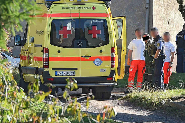 Der Suff-Raser wurde von den Einsatzkräften überwältigt und abgeführt.
