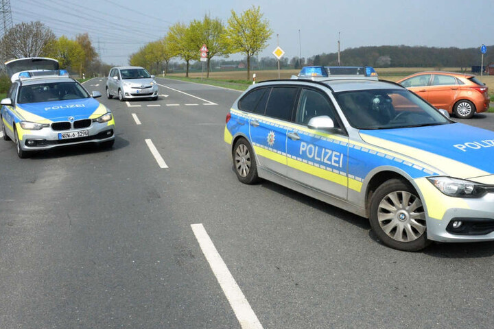 Die Polizei sperrte die Dolberger Straße für rund eine Stunde ab.