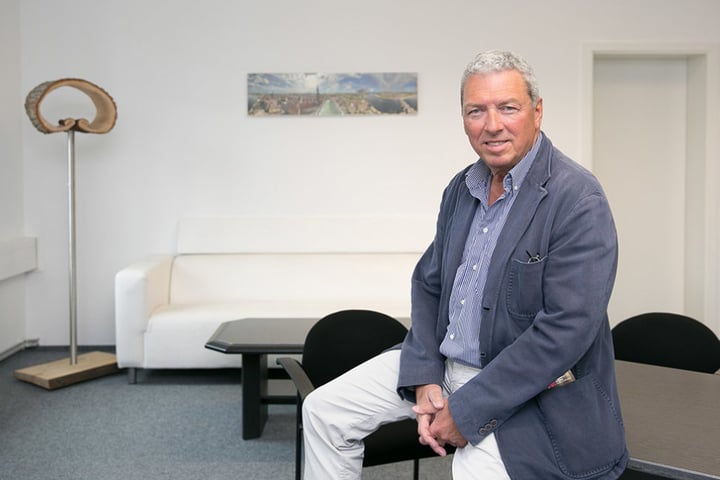 Der 13. Intendant der Operette, Wolfgang Schaller (64), zieht mit seinem Ensemble von Leuben ins Kraftwerk Mitte.