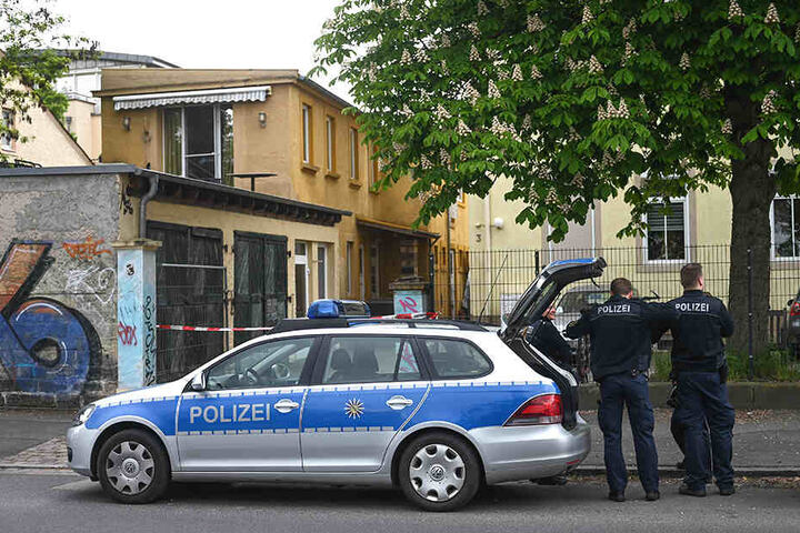 Die Polizei am Tatort in Dresden.