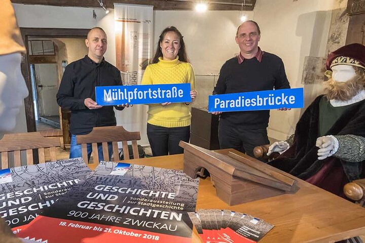 Die Macher der neuen Sonderausstellung zum 900. Stadtjubiläum in den Priesterhäusern: Museumschefin Alexandra Hortenbach (39), Grafikdesigner Christoph Bublak (51, links) und Museumsmitarbeiter Daniel Jakob (50).