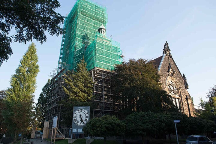 Die Lukaskirche erhält einen neuen Turm samt Turmuhr.