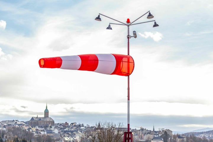 Vor allem auf dem Fichtelberg ist mit Sturmböen zu rechnen.