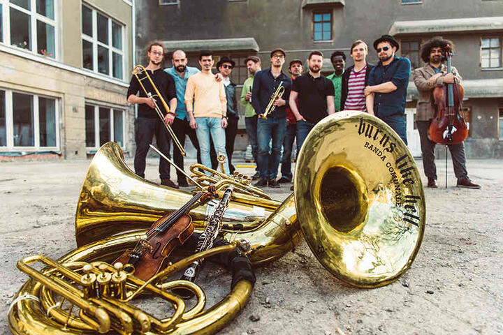 Für mitreißende musikalische Höhepunkte sorgt beim "Hutfestival" die Banda Internationale aus Dresden.