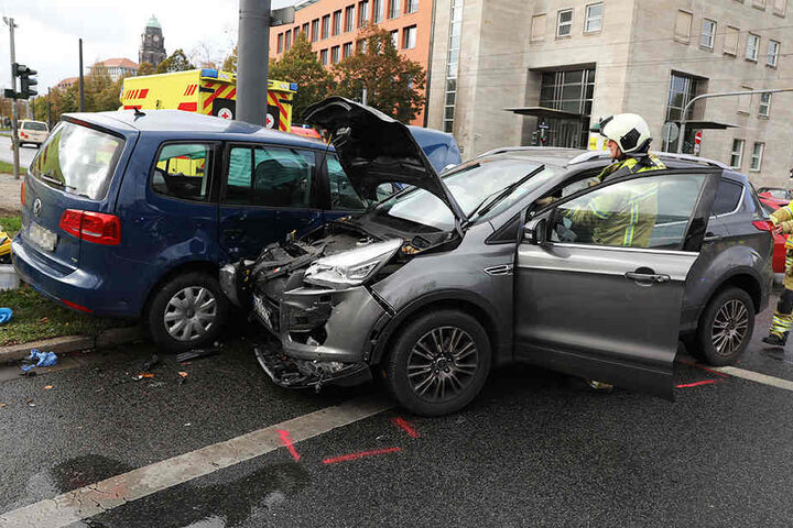 An den Fahrzeugen entstand erheblicher Sachschaden.