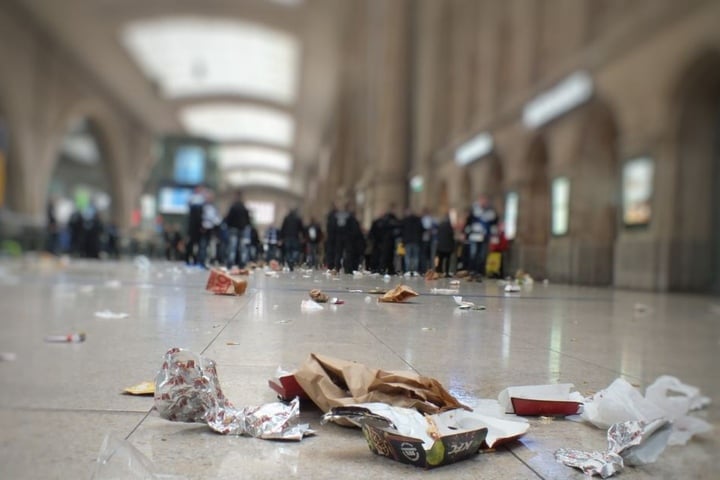 So sah der Hauptbahnhof in Leipzig aus, nachdem die Hamburger Fans angekommen waren.