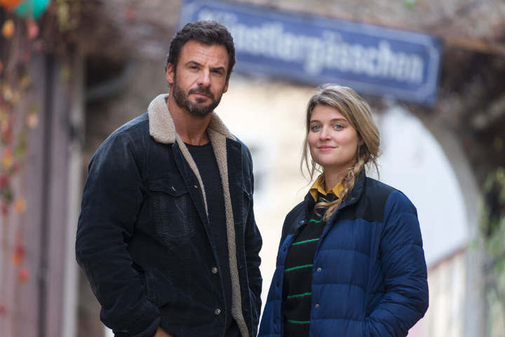Ermitteln im Erzgebirge: Hauptkommissar Adam (Stephan Luca) und Assistentin Karina (Lara Mandoki).