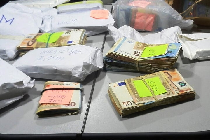 Insgesamt hatte der Este mehr als 170.000 Euro bei sich.