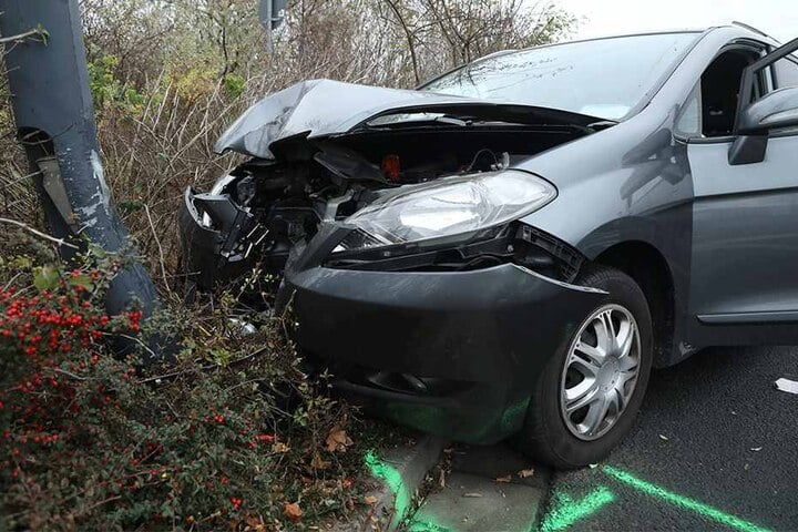 Der Wagen wurde erheblich beschädigt.