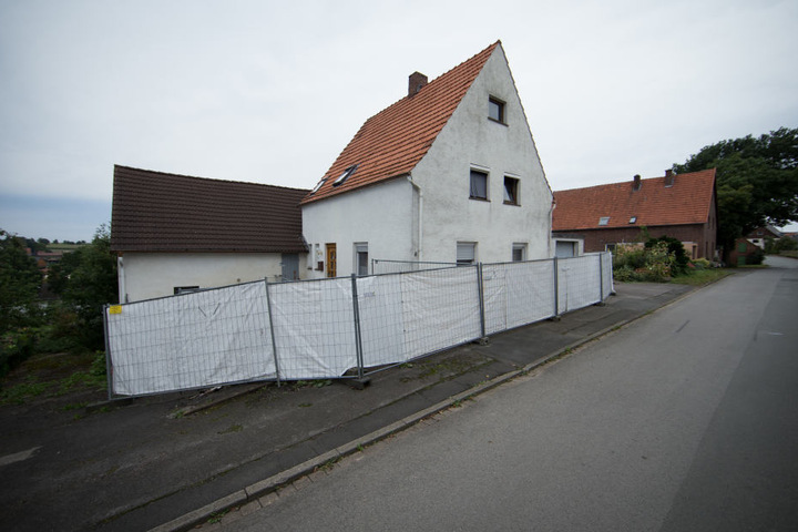 Bis vor Kurzem stand noch der Sichtschutzzaun um das Horror-Haus von Höxter.