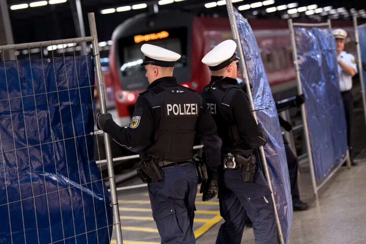 Nun ermittelt die Bundespolizei wegen Sachbeschädigung. (Symbolbild)