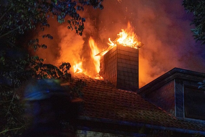 Der Dachstuhl des Hauses wurde fast komplett zerstört.
