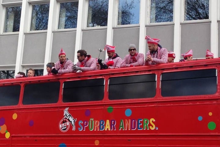 Die Profis des 1. FC Köln auf dem Rosenmontagszug.