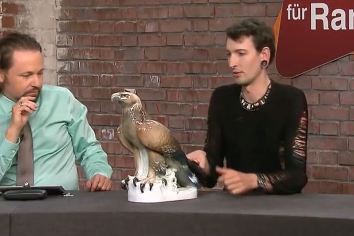 Händler Fabian Kahl kaufte den Adler am Ende deutlich über dem Schätzpreis.