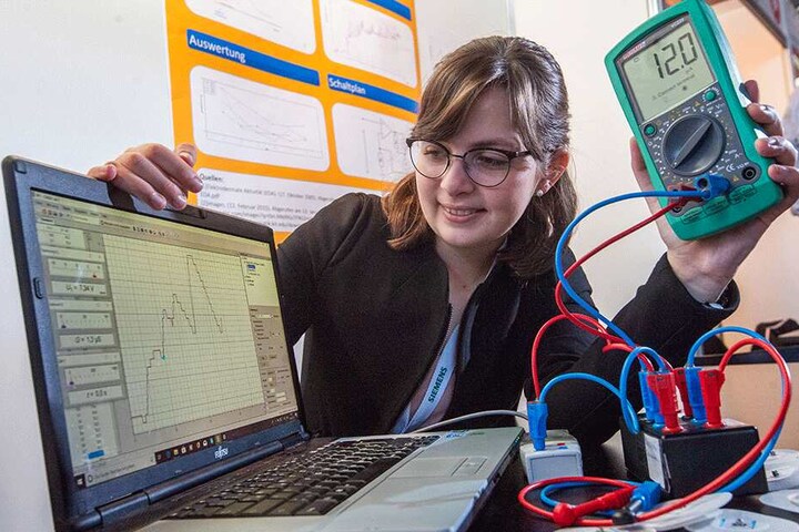 Clara Kristen (17) vom Matthes-Enderlein-Gymnasium Zwönitz belegte den 3. Platz im Fachgebiet Physik. Sie untersuchte die Hautleitwertparameter bei einem spezifischen akustischen Reiz.