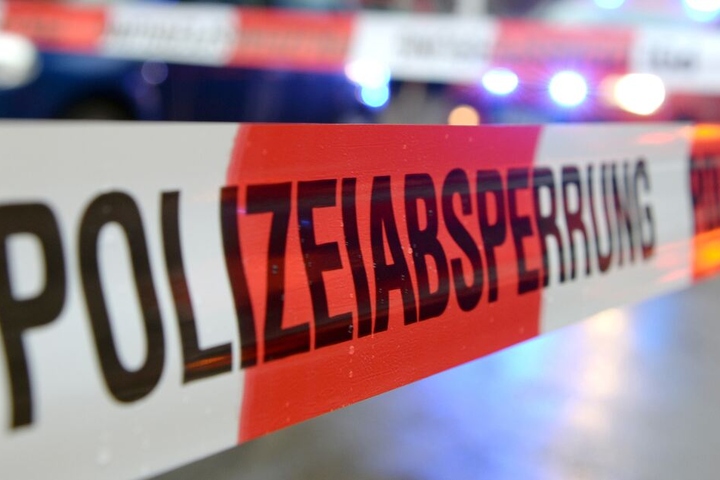Die Polizei musste knapp 100 Bewohner evakuieren. (Symbolbild)