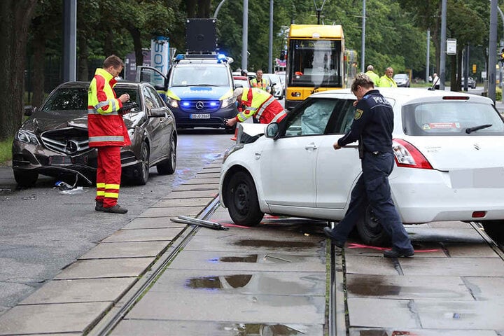 Die Polizei sucht Zeugen zu diesem Crash. Hatte ein drittes Fahrzeug Schuld?