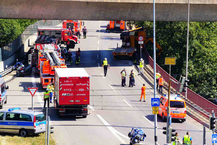 Die Unfallstelle ist abgesperrt, nichts geht mehr.