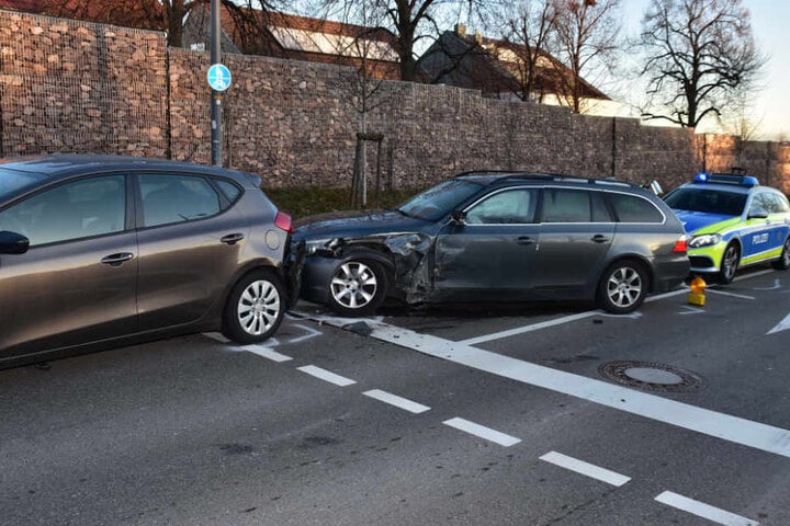 Der BMW und der Kia wurden bei dem Crash aufeinandergeschoben.
