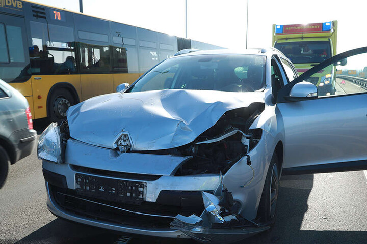Eine Person soll bei dem Unfall verletzt worden sein.