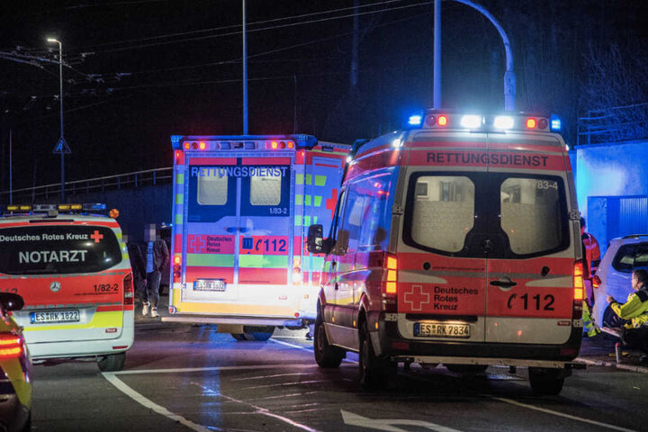 Zahlreiche Rettungskräfte waren im Einsatz. Sechs Menschen kamen ins Krankenhaus.