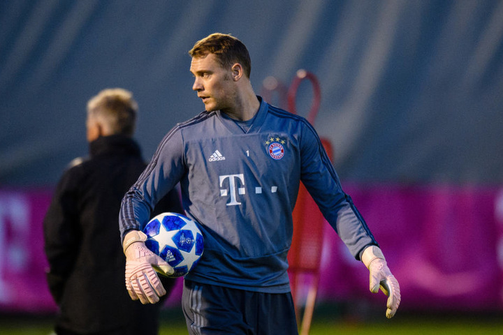 Manuel Neuer muss mit den Bayern in der Champions League gegen AEK Athen ran.