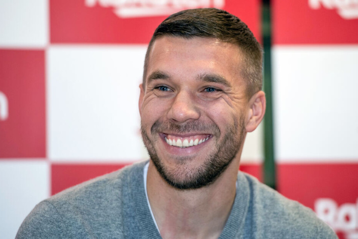 Lukas Podolski galt als Spaßvogel im DFB-Team - nicht immer soll er aber aus Leistungsgründen dabei gewesen sein.