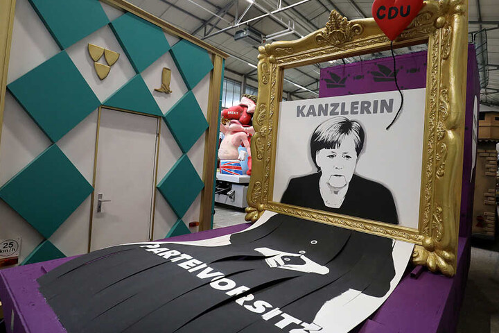 Ein Motivwagen zu den Themen Parteivorsitz der CDU und Kanzlerin.