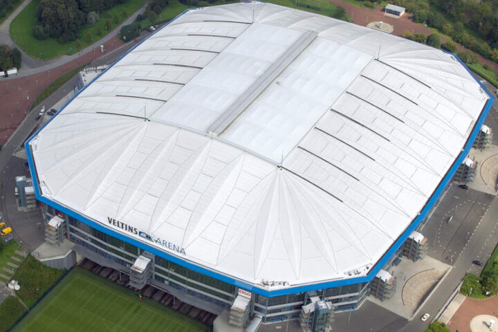 Nun steht die Schalker Fußball-Arena am Rudi-Assauer-Platz 1.