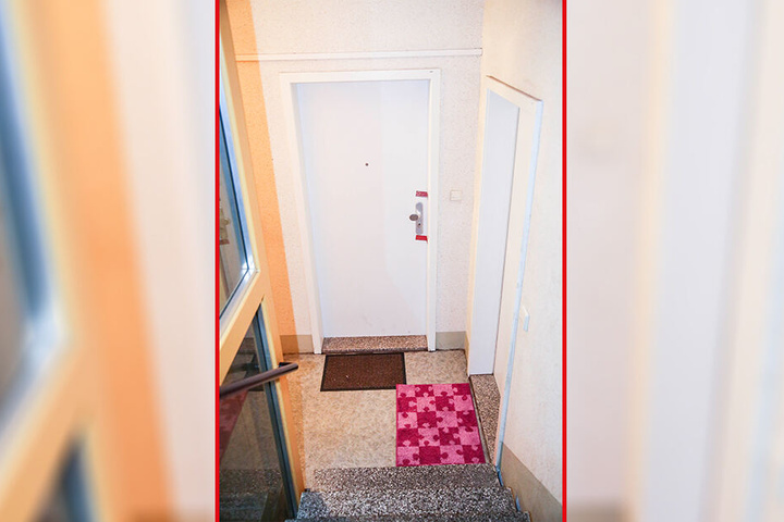 Hinter dieser Tür soll Mike den Rentner Wolfgang P. (69) im Schlaf erstochen haben.