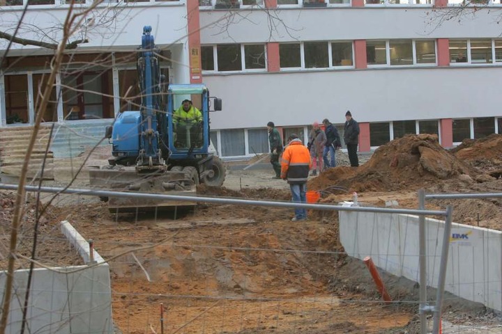 Die Granate wurde bei Bauarbeiten entdeckt und bereits vom Schulgelände geschafft.