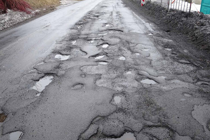 In und um Neuhausen reiht sich Schlagloch an Schlagloch.