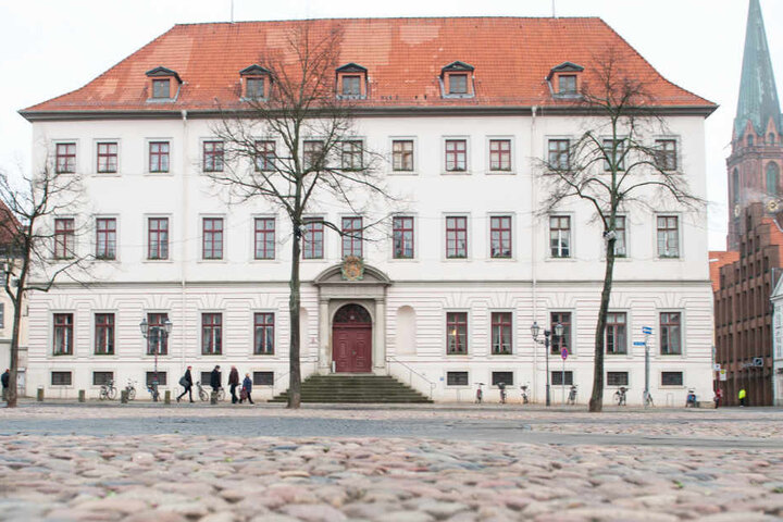 Vier junge Männer stehen wegen schweren Computerbetrugs in Lüneburg vor Gericht (Archivbild).