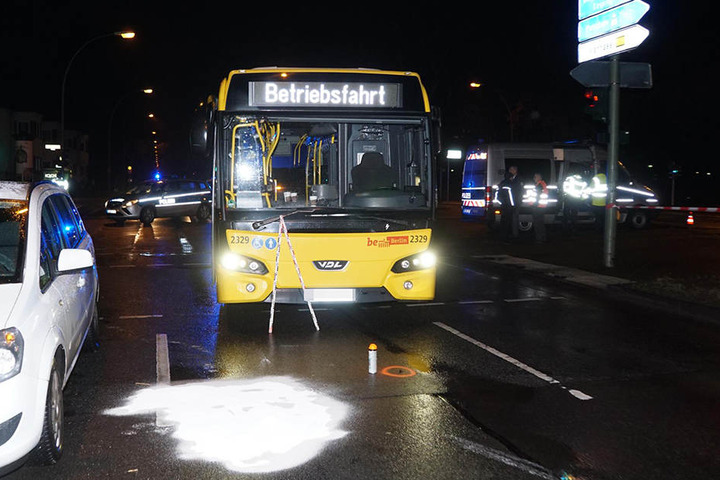 Deutlich ist die Stelle zu erkennen, wo die schwerverletzte Fußgängerin lag.