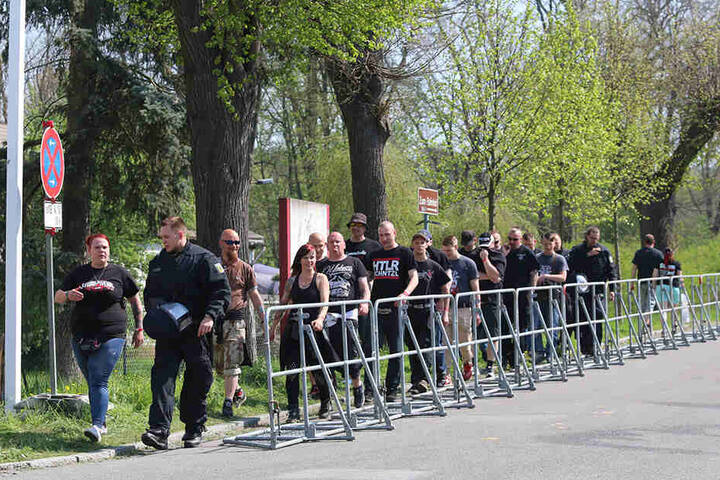 Neonazis im Anmarsch auf das Festival. Beim Wegerecht wollen die Behörden jetzt genauer hinschauen.
