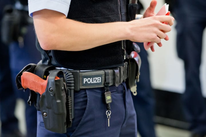 Die Bundespolizei ermittelt gegen den Jugendlichen. (Symbolbild)