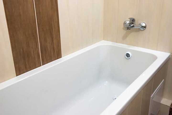 Tagelang steckte die 48-Jährige in der Badewanne fest. (Symbolbild)