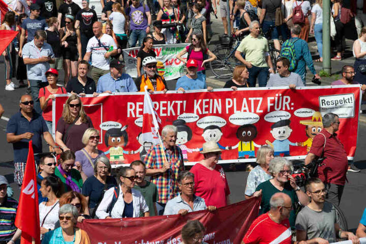 Tausende demonstrierte gegen die Rechten-Demo.
