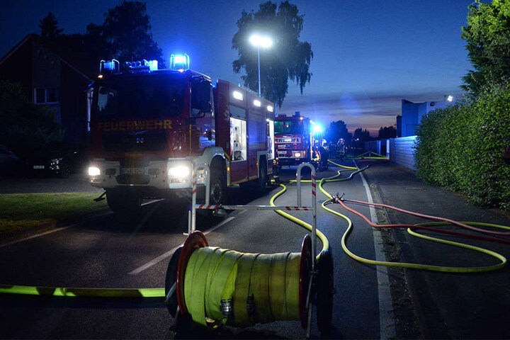 Mehrere Löschzüge der Feuerwehr waren zu dem Brand ausgerückt.
