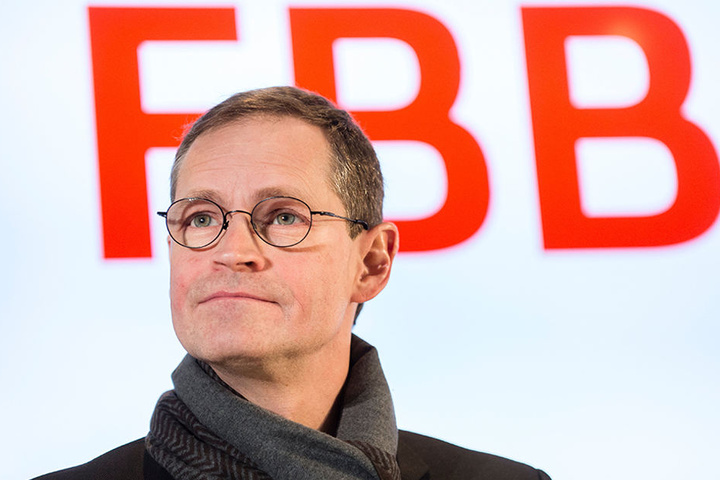 Sollte der BER selbst 2018 oder 2019 nicht fertig werden, ist Müller und Brandenburgs Ministerpräsident Dietmar Woidke (55, SPD) erpicht darauf, den Flughafen zu Ende zu bauen.
