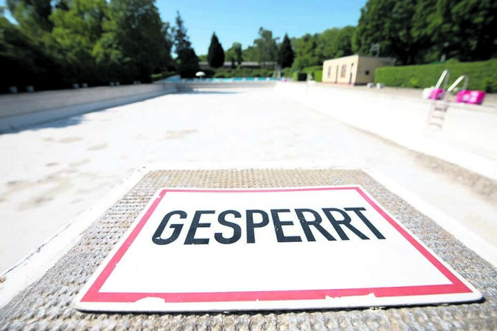 Das Freibad hat diese Saison gar nicht erst geöffnet, es wird noch dieses Jahr abgerissen.