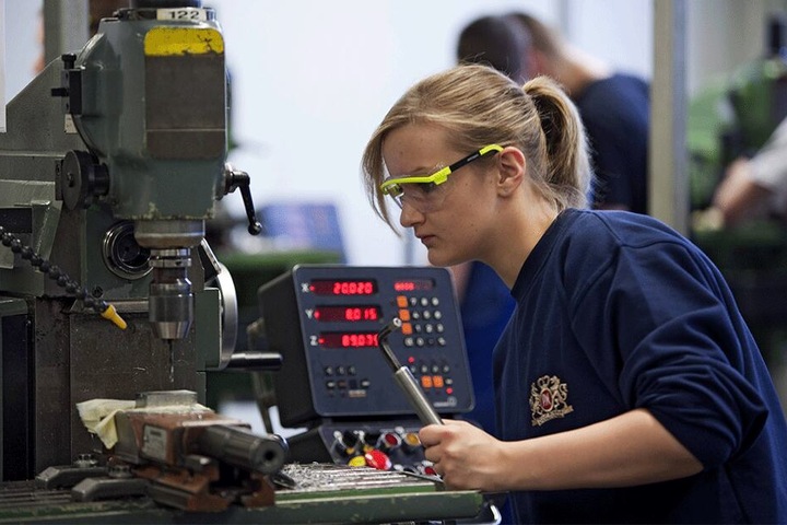 Eine qualifizierte und zukunftsträchtige Ausbildung erhält man heutzutage auch ohne das Abitur.